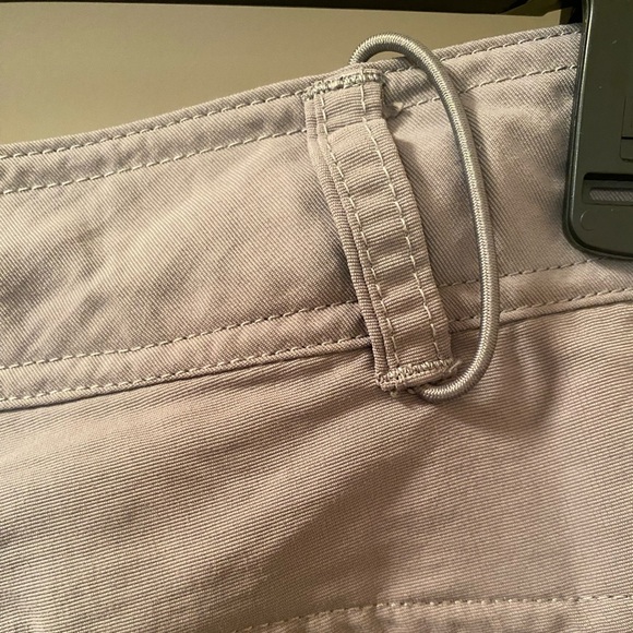 Ladies size 8 The North Face hiking pants with zip off, roll tab legs pockets. - Picture 11 of 15